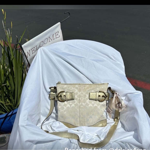 Coach Vintage Signature 3574 Gold Bag - EUC gold trim  with canvas - Picture 4 of 11